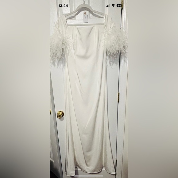 NWT IEENA/MAC DUGGAL SZ 8 White Off The Shoulder with Ostrich Feathers #11441 - Picture 2 of 11